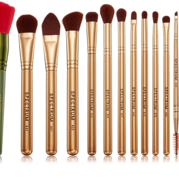 🎁 Disney Beauty And The Beast Bundle 18 pcs in Themed Box Brush Set, mirror,bag - Picture 5 of 12